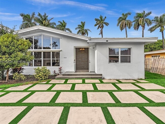 20120 NE 25th Ct in Miami, FL - Building Photo - Building Photo