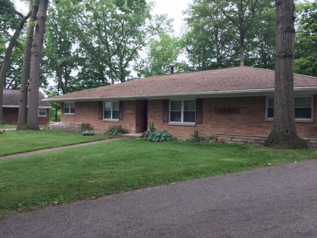 1387 Forest Glen Dr, Unit 2 in Cuyahoga Falls, OH - Building Photo