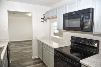 700 Navarro Dr-Unit -D in College Station, TX - Building Photo - Building Photo