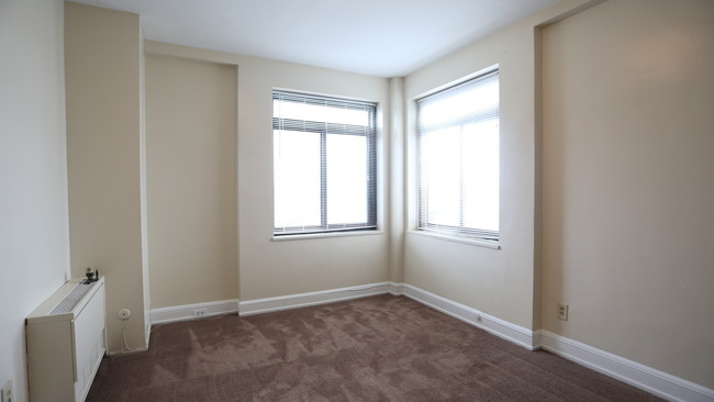 610 - ROYAL YORK APARTMENTS, LLC in Columbus, OH - Building Photo - Interior Photo