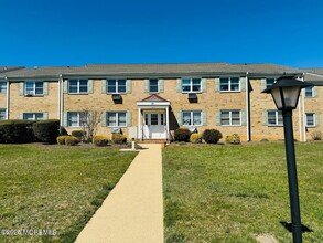 35 Manchester Ct in Freehold, NJ - Building Photo - Building Photo