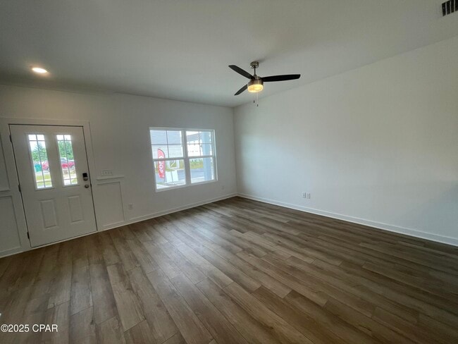 5864 Tyndall Pkwy in Panama City, FL - Building Photo - Building Photo