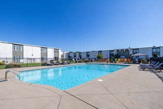 Royal Arms of Green Hills in Nashville, TN - Building Photo - Building Photo