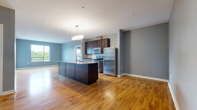 Vue 180 Apartments in Newport, KY | ApartmentHomeLiving.com