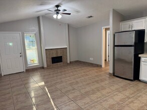 700 Long Ct in Cedar Hill, TX - Foto de edificio - Building Photo