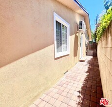 5236 Buffalo Ave in Los Angeles, CA - Building Photo - Building Photo