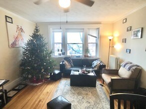 1607 Commonwealth Avenue, Unit 10 in Boston, MA - Foto de edificio - Building Photo