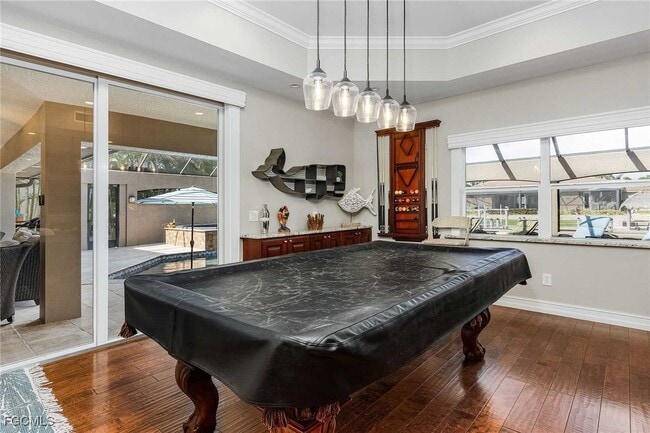 property at 2827 SW 33rd St