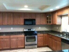 107 Pereira Ave in Tracy, CA - Building Photo - Building Photo