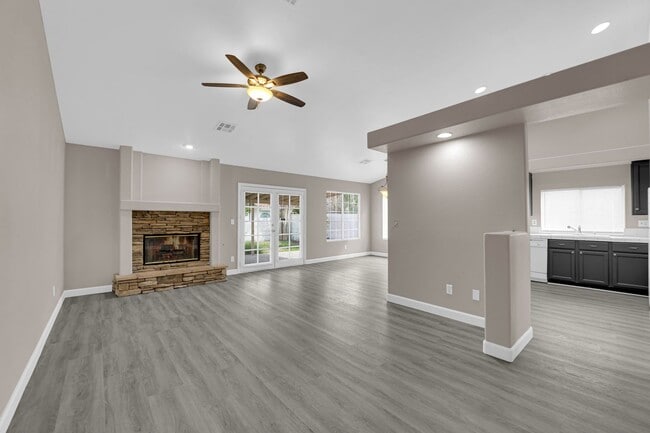 5028 St Annes Dr in Las Vegas, NV - Building Photo - Building Photo