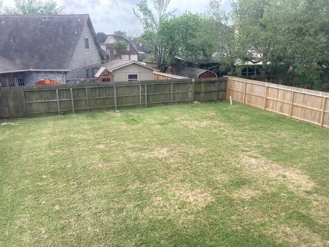 10914 Spruce Dr N in La Porte, TX - Building Photo - Building Photo