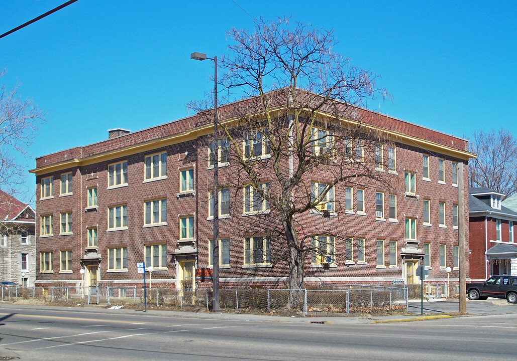 Jett Apartments in East St. Louis, IL - Building Photo