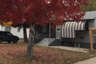 2337 W 8th St, Unit Main floor