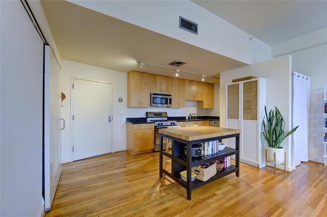 property at 915 Franklin St
