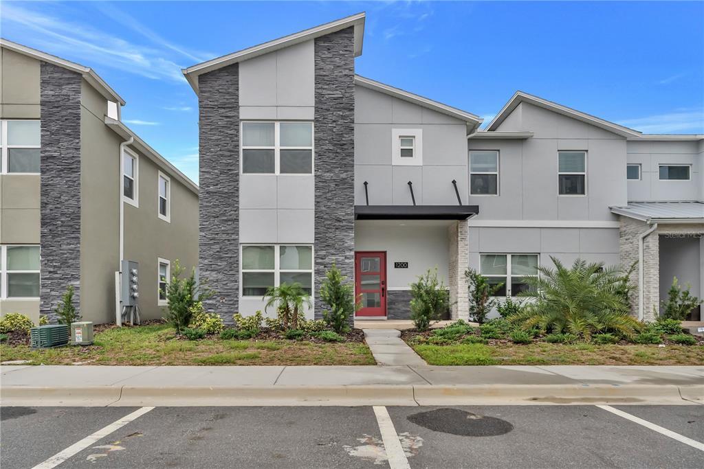 1200 Challenge Dr in Davenport, FL - Building Photo