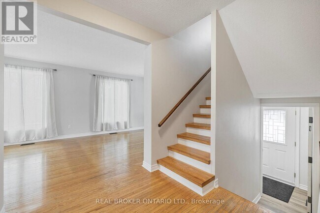 246 East St in East Gwillimbury, ON - Building Photo - Building Photo