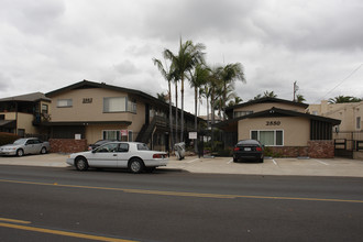 2542-2550 Broadway in San Diego, CA - Building Photo - Building Photo