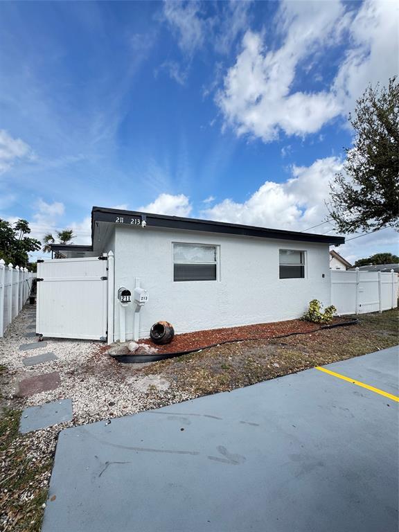 211 NW 7th Ct, Unit 211 in Boynton Beach, FL - Foto de edificio - Building Photo