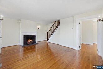 54 Pomander Walk in Ridgewood, NJ - Building Photo - Building Photo
