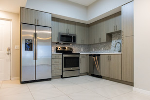 Gibson Plaza in Coconut Grove, FL - Building Photo