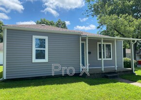 902 N Grand St in Pittsburg, KS - Building Photo