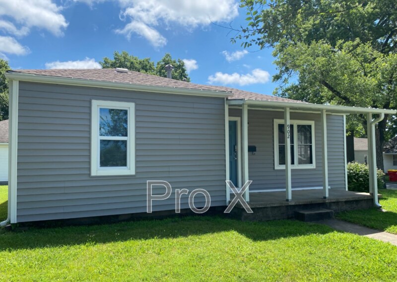 902 N Grand St in Pittsburg, KS - Building Photo