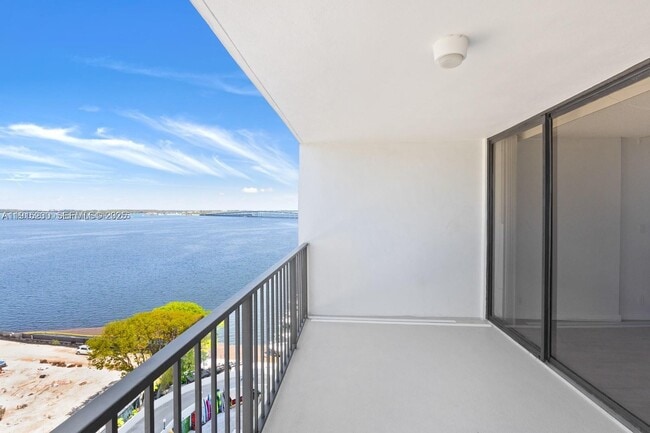 1865 Brickell Ave in Miami, FL - Building Photo - Building Photo