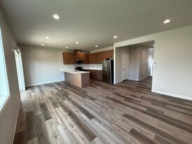 2422-2422 Leonard Ln in Lebanon, OR - Building Photo