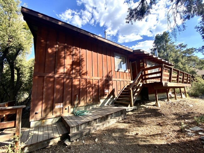 2105 Woodland Dr in Frazier Park, CA - Building Photo - Building Photo