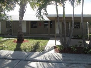 498 W Drew St, Unit A in Lantana, FL - Foto de edificio - Building Photo