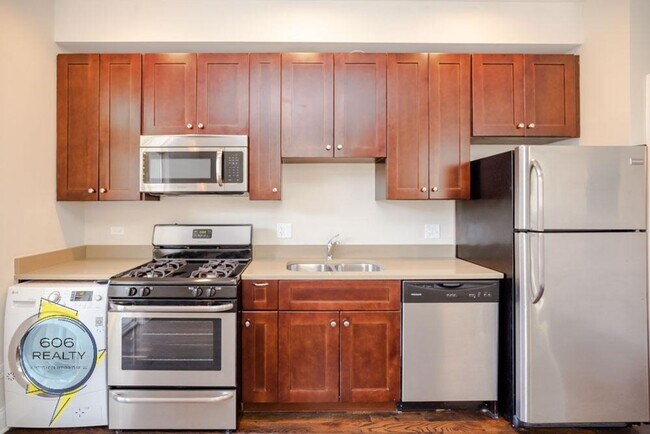 647W W Deming Pl in Chicago, IL - Foto de edificio - Building Photo