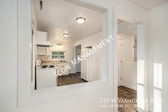 729 W Van Hoesen Blvd in Portage, MI - Building Photo - Building Photo