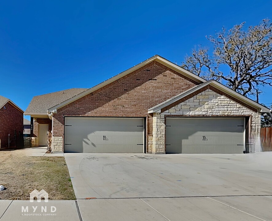 803 Rolling Terrace Cir in Granbury, TX - Building Photo