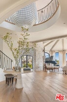 16875 Cll De Sarah in Los Angeles, CA - Building Photo