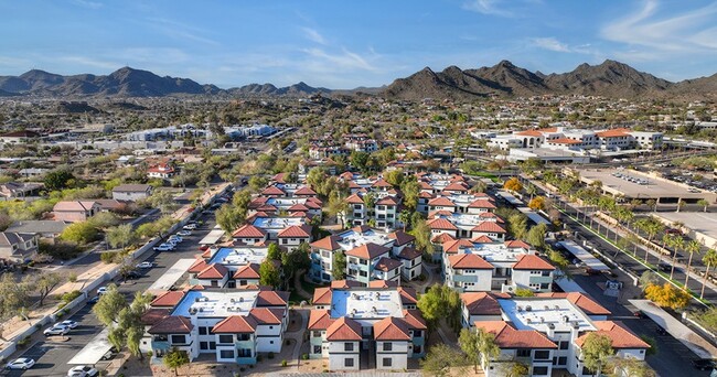 Bella Vista Apartment Homes in Phoenix, AZ - Building Photo - Building Photo