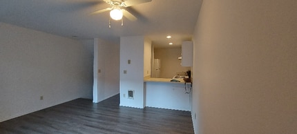 2214 Maplewood Dr S in Salem, OR - Foto de edificio - Building Photo