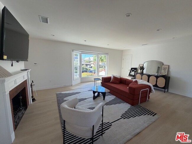 1546 S Ogden Dr in Los Angeles, CA - Building Photo - Building Photo