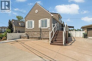 8830 Riverside Dr E in Windsor, ON - Building Photo