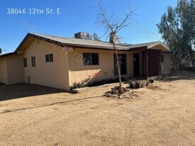 38046 12th St E in Palmdale, CA - Building Photo