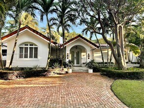 375 Harbor Ct in Key Biscayne, FL - Building Photo - Building Photo