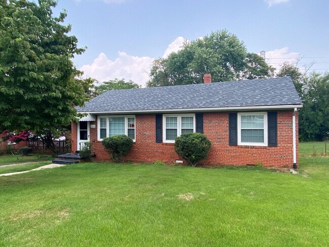 1613 Sunbury Rd in Richmond, VA - Foto de edificio - Building Photo