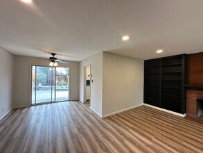 2455 Sandringham Rd in Sacramento, CA - Building Photo - Building Photo