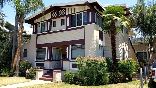 32 Orange Ave in Long Beach, CA - Foto de edificio - Building Photo