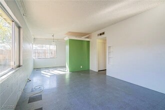 1306 E Phillips Ave in Las Vegas, NV - Building Photo - Building Photo
