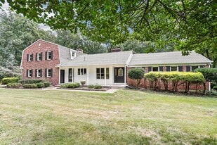 1674 High Point Ln in Phoenixville, PA - Building Photo