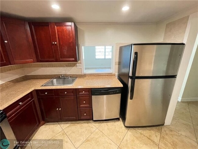 4354 NW 9th Ave in Pompano Beach, FL - Building Photo - Building Photo