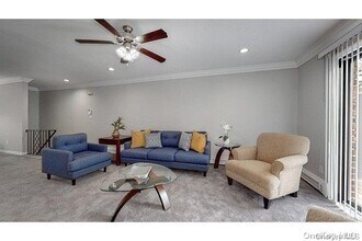 1742 August Rd-Unit -1742 in Babylon, NY - Building Photo - Building Photo