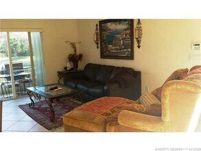 1550 SE Hampshire Way in Stuart, FL - Foto de edificio - Building Photo