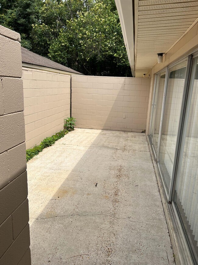 property at 2241 W Pensacola St