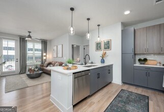 1400 Laurel Crossing Pkwy NE in Buford, GA - Foto de edificio - Building Photo